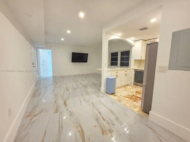 a view of livingroom with furniture