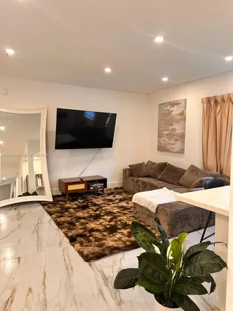 $4,000 | 760 Euclid Avenue, Unit 204, Miami Beach, FL 33139