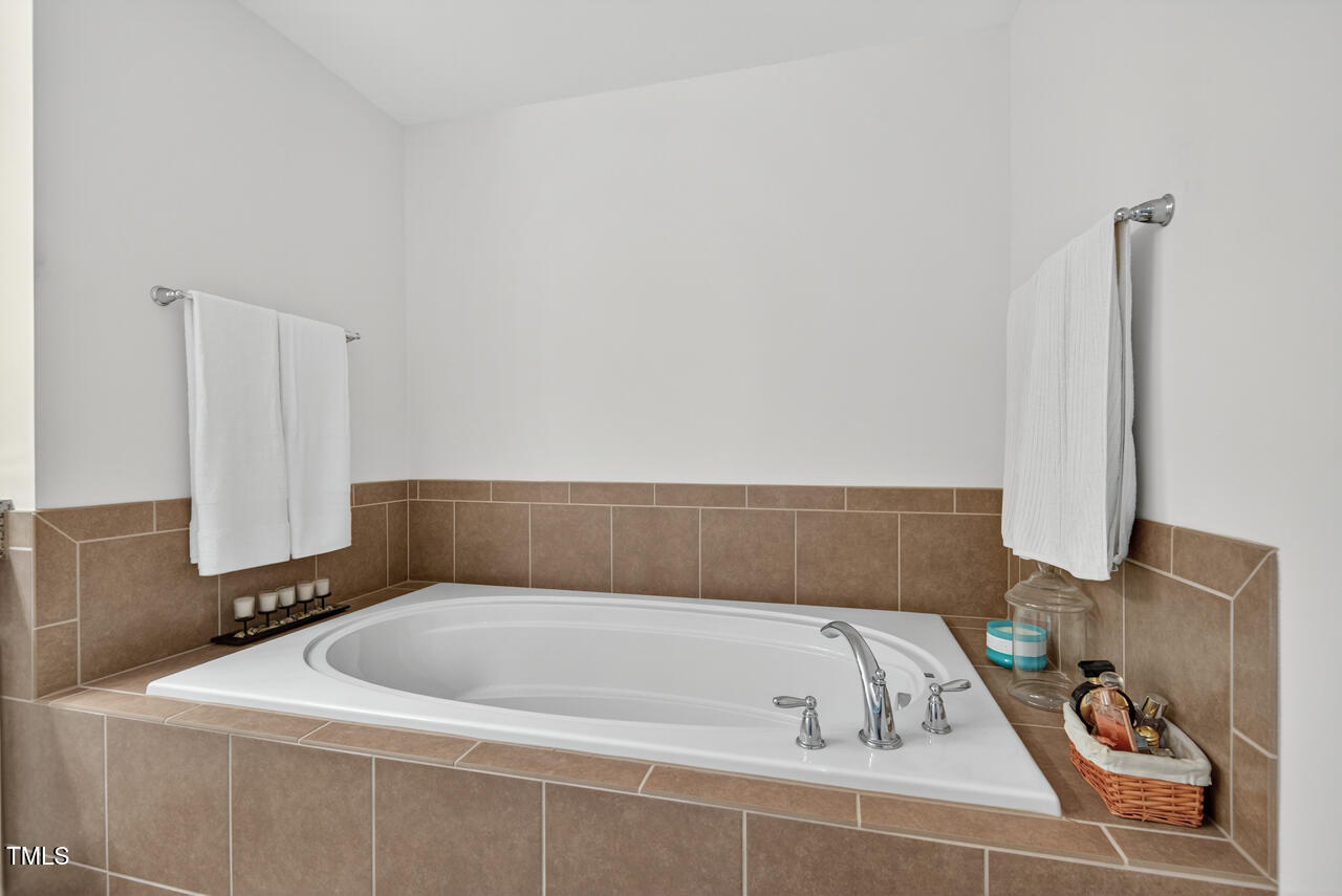 127 Willow View Lane Apex, NC 27539 - Photo 26 of 39 a bathroom with a bathtub