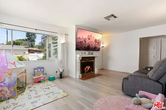 $799,000 | 18741 Covello Street, Reseda, CA 91335