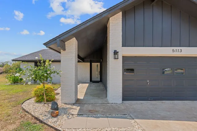 $2,850 | 5113 Loyola Lane, Austin, TX 78723