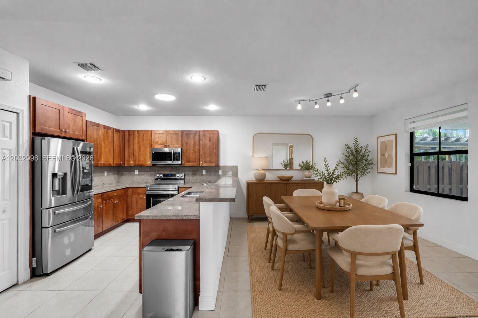 9925 Northwest 10th Street Miami, FL 33172 - Photo 10 of 51