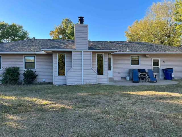 $209,000 | 2 Lakeridge Drive, Arkansas City, KS 67005
