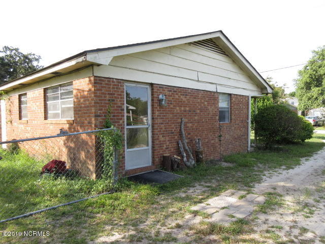 26 Stoney Road Castle Hayne, NC 28429 - Photo 3 of 17 Left Side Closeup