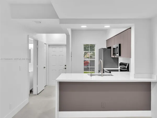 $2,425 | 8 Key W Court, Unit 8, Weston, FL 33326