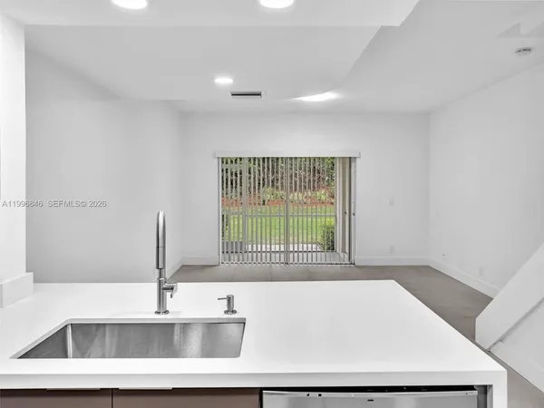 $2,425 | 8 Key W Court, Unit 8, Weston, FL 33326