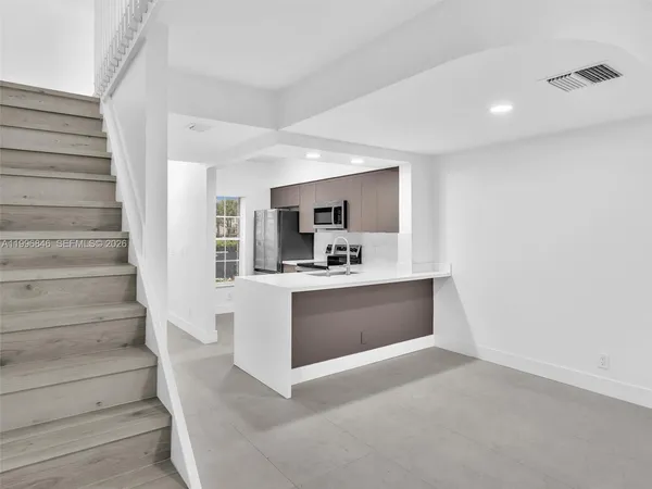 $2,425 | 8 Key W Court, Unit 8, Weston, FL 33326