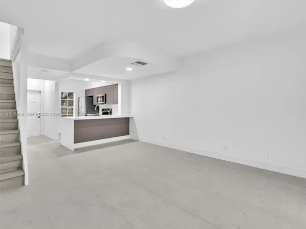 $2,425 | 8 Key W Court, Unit 8, Weston, FL 33326