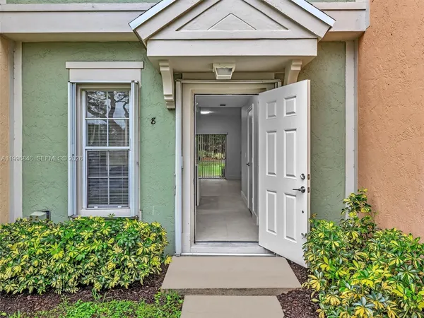 $2,425 | 8 Key W Court, Unit 8, Weston, FL 33326