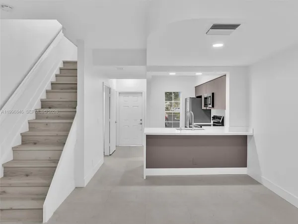 $2,425 | 8 Key W Court, Unit 8, Weston, FL 33326