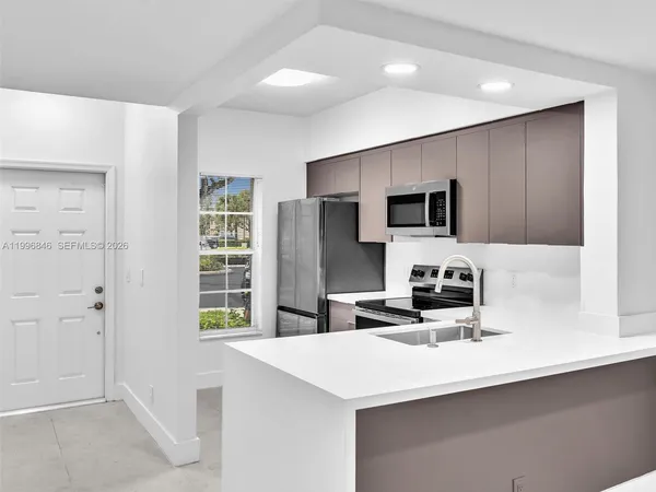 $2,425 | 8 Key W Court, Unit 8, Weston, FL 33326