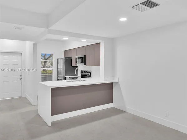 $2,425 | 8 Key W Court, Unit 8, Weston, FL 33326