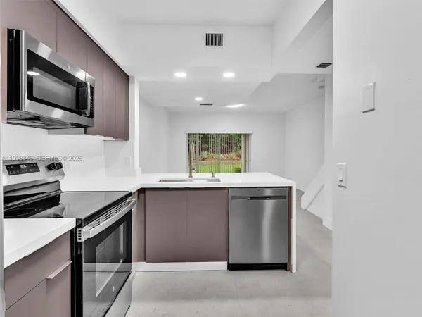 $2,425 | 8 Key W Court, Unit 8, Weston, FL 33326