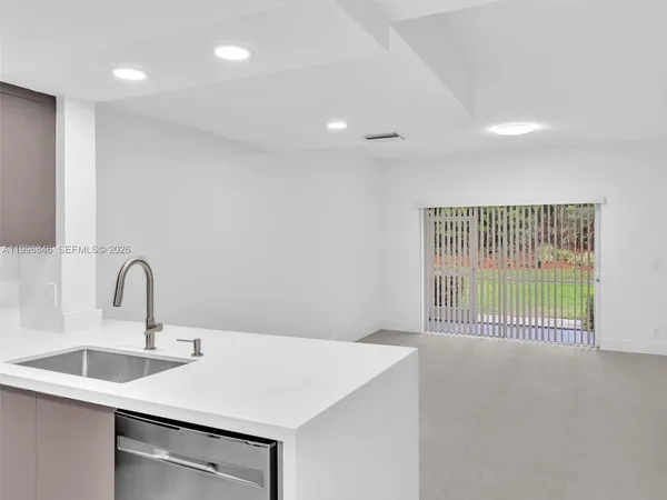 $2,425 | 8 Key W Court, Unit 8, Weston, FL 33326