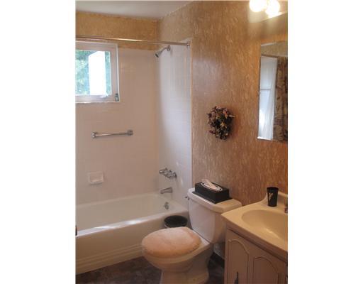161 William Circle McKees Rocks, PA 15136 - Photo 8 of 12 Master Bath/Spa.