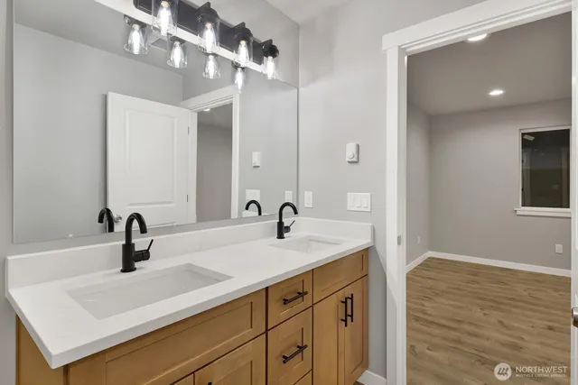 a view of a yard with a house and a yard