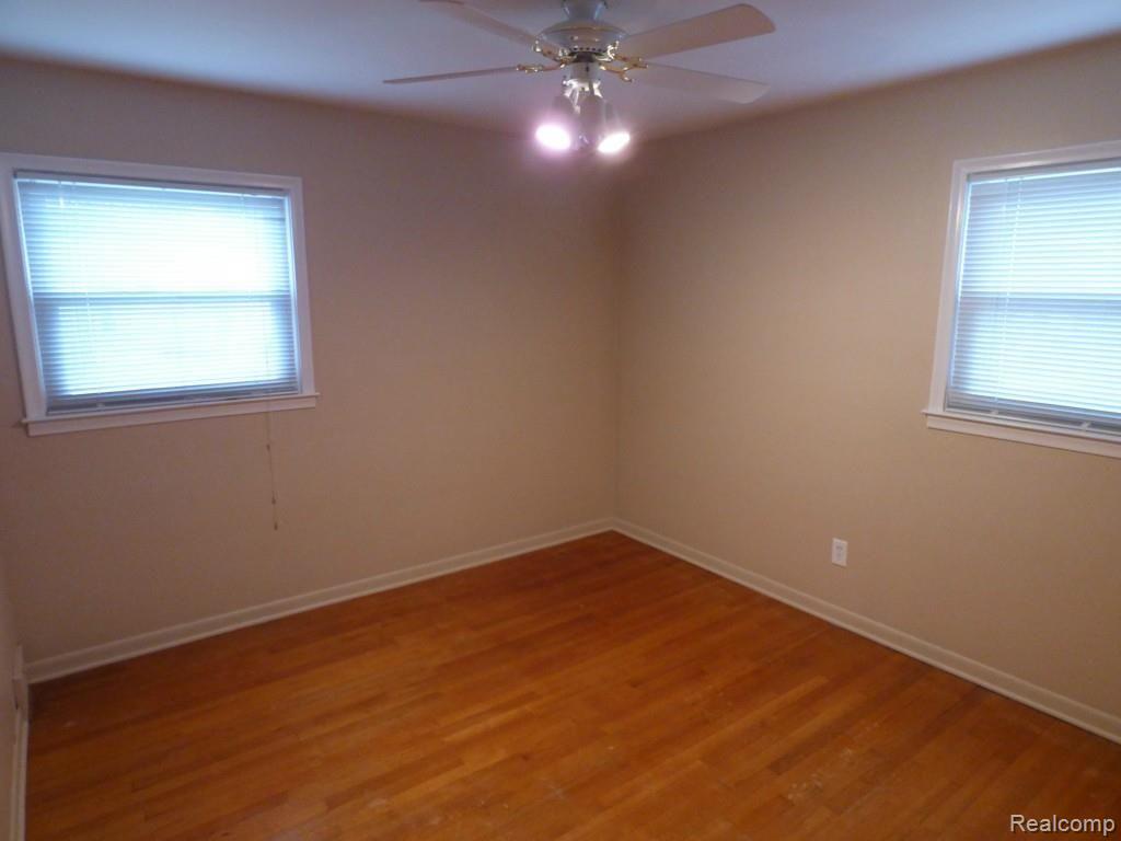 9818 Farmington Road Livonia, MI 48150 - Photo 13 of 34 P1080227.jpg