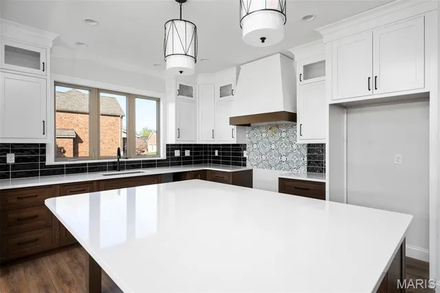 $1,325,000 | 11924 Santino Court, St. Louis, MO 63141