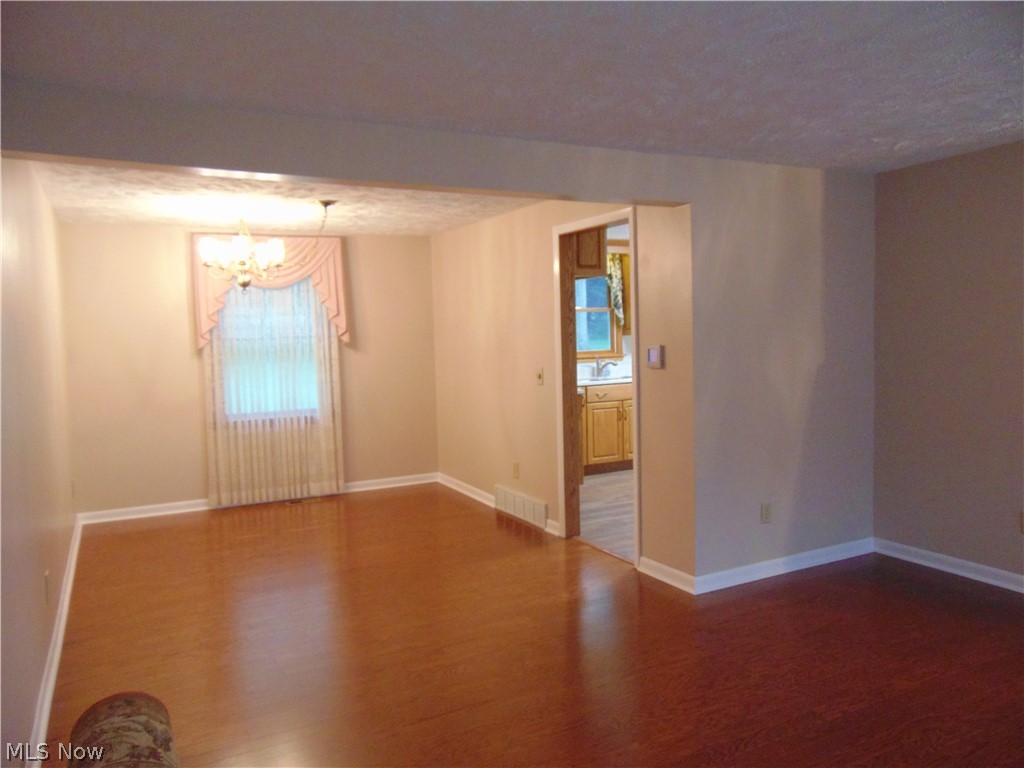 6391 Coleridge Road Painesville, OH 44077 - Photo 9 of 28