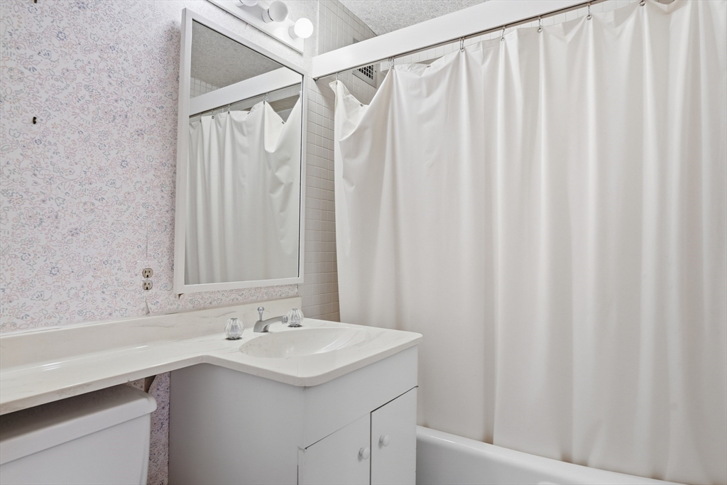 180 Beacon Street, Unit 8DE Boston, MA 02116 - Photo 14 of 31