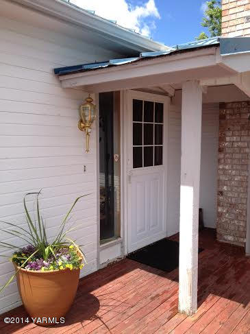 910 Willowlawn Road Yakima, WA 98908 - Photo 2 of 39 a view of a entryway door of the house