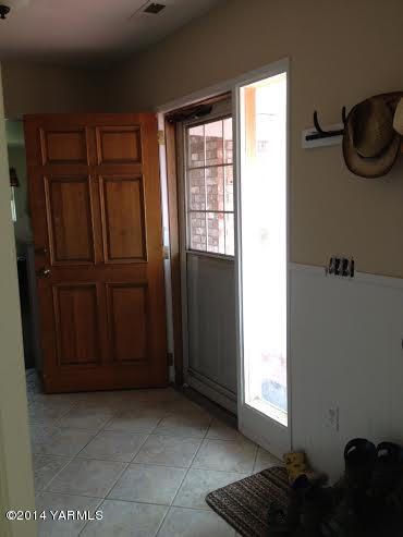 910 Willowlawn Road Yakima, WA 98908 - Photo 5 of 39 a view of storage and utility room