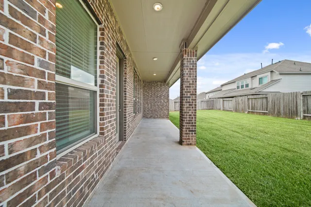 a view of a house with backyard and garden