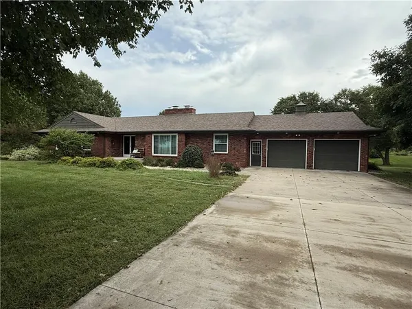 $399,000 | 1211 North 6th Street, Hiawatha, KS 66434