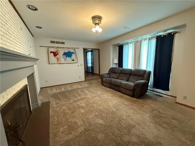 $399,000 | 1211 North 6th Street, Hiawatha, KS 66434