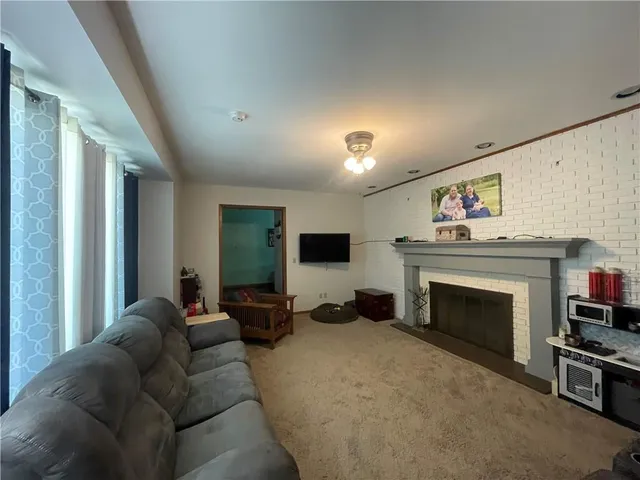 $399,000 | 1211 North 6th Street, Hiawatha, KS 66434