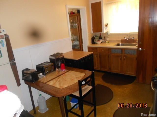 17160 Sunderland Road Detroit, MI 48219 - Photo 5 of 25 DSCN9341.JPG