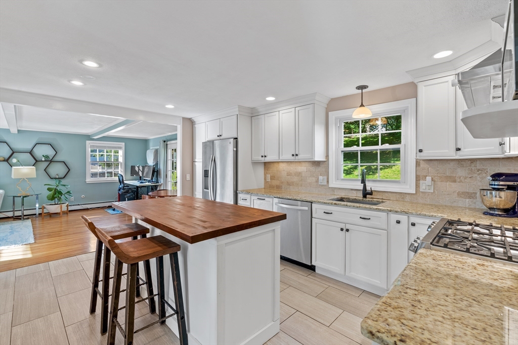 17 Old Wood Road Framingham, MA 01701 - Photo 4 of 18