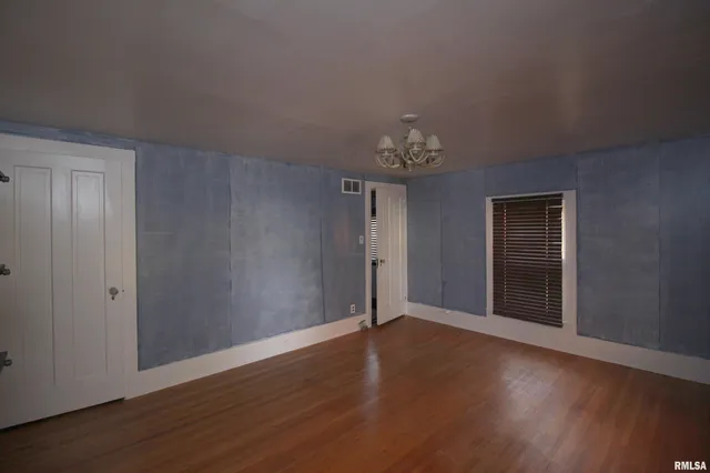 $189,000 | 903 East 2nd Avenue, Monmouth, IL 61462