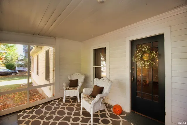 $189,000 | 903 East 2nd Avenue, Monmouth, IL 61462