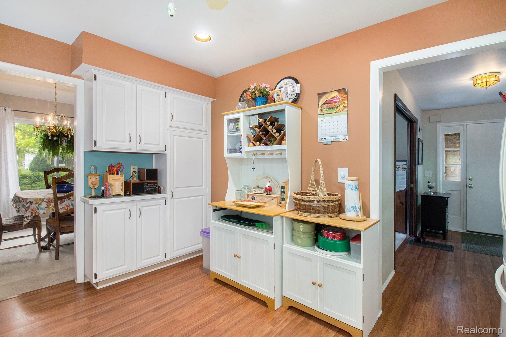 22632 Winfield Road Novi, MI 48375 - Photo 13 of 29 Kitchen 3