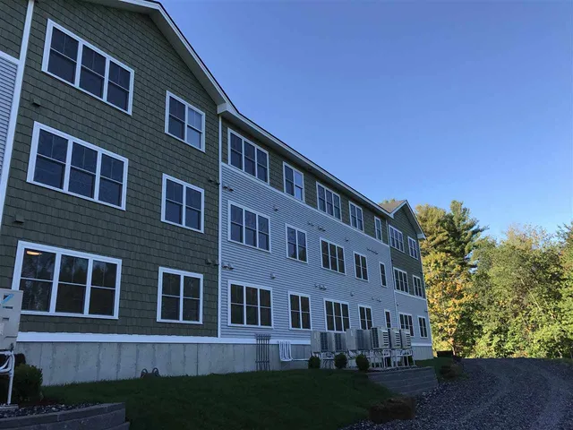 $2,495 | 10 East Ridge Drive, Unit 208, Milford, NH 03055