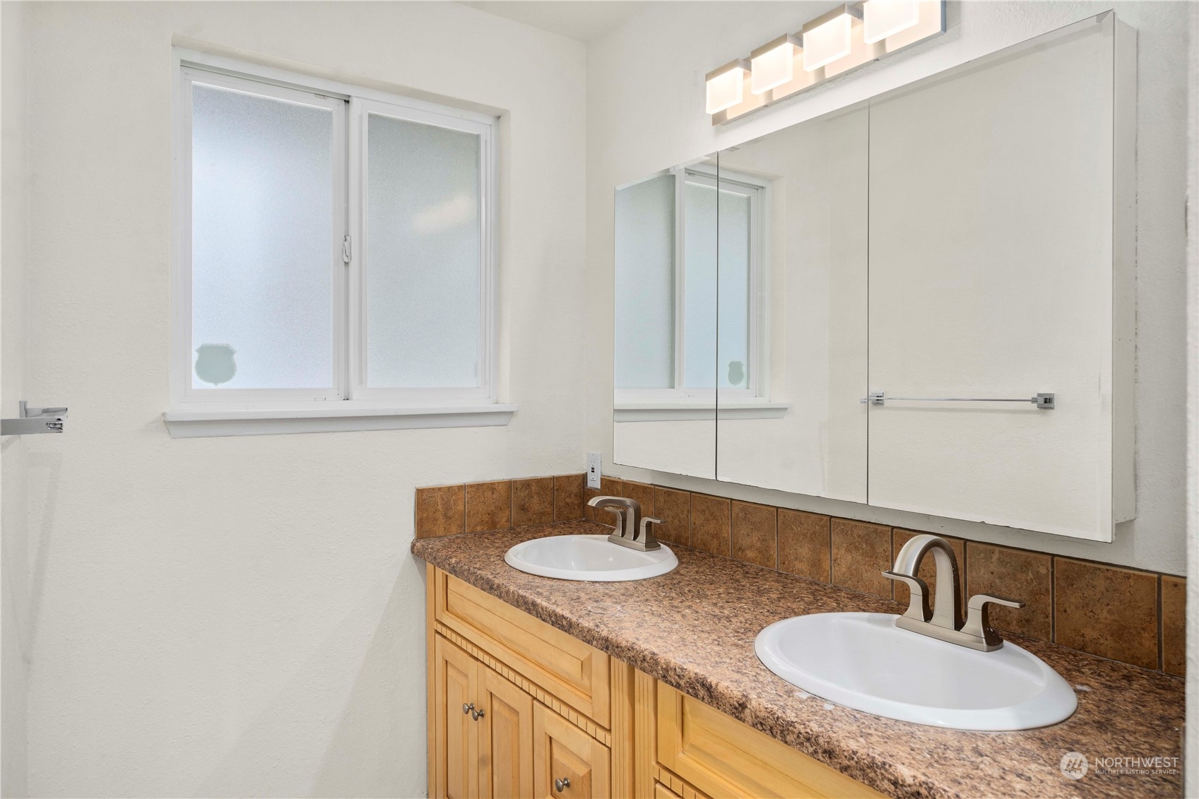12635 155th Avenue Southeast Renton, WA 98059 - Photo 19 of 28 Gallery Image 19