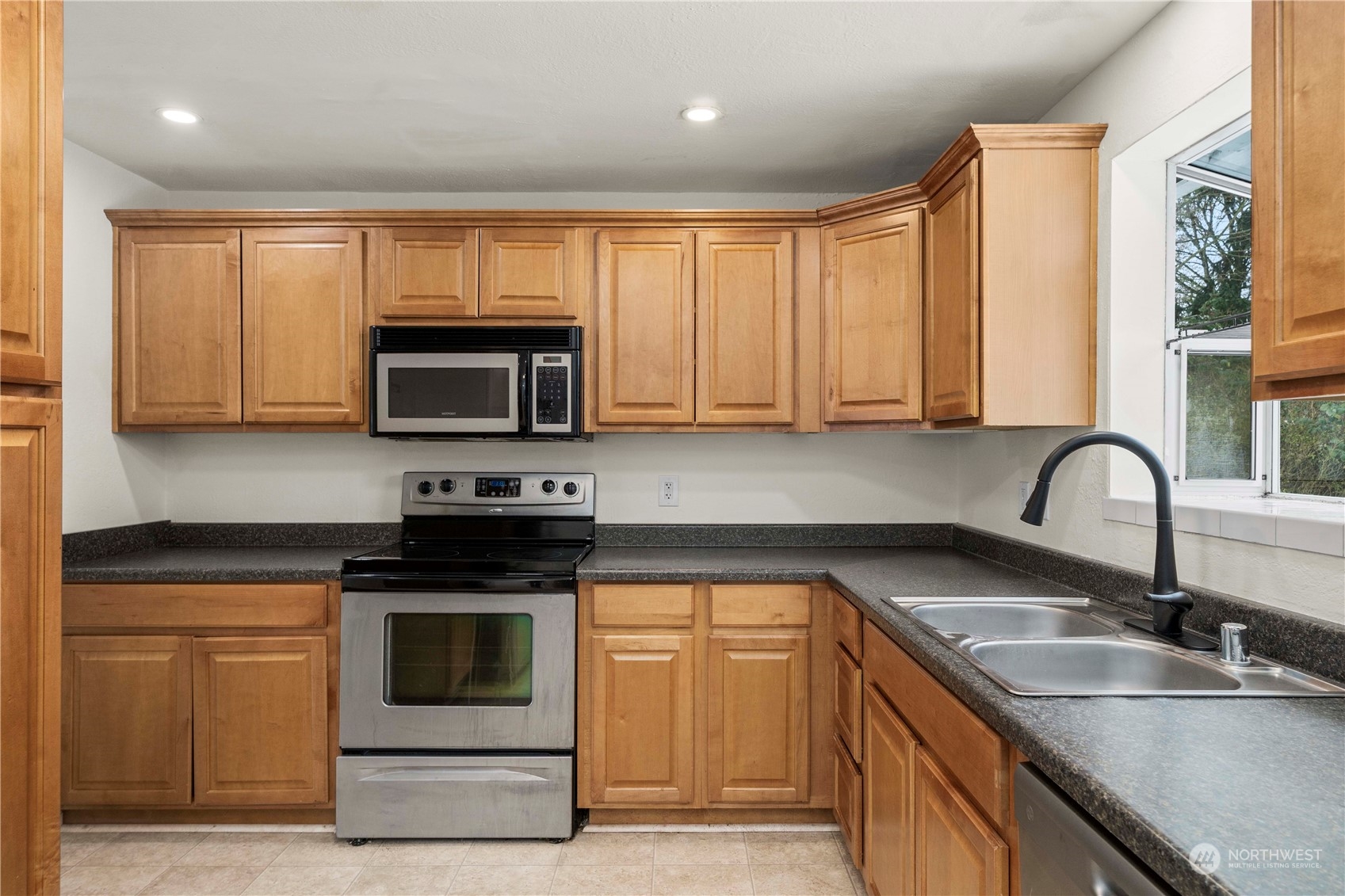 12635 155th Avenue Southeast Renton, WA 98059 - Photo 8 of 28 Gallery Image 8