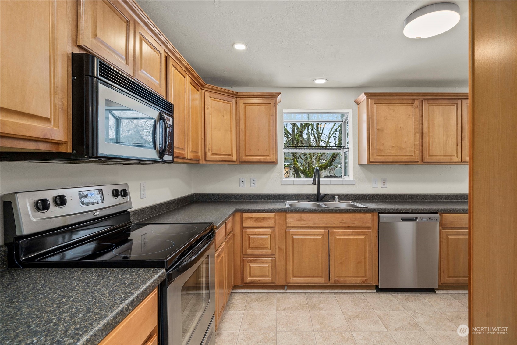 12635 155th Avenue Southeast Renton, WA 98059 - Photo 9 of 28 Gallery Image 9