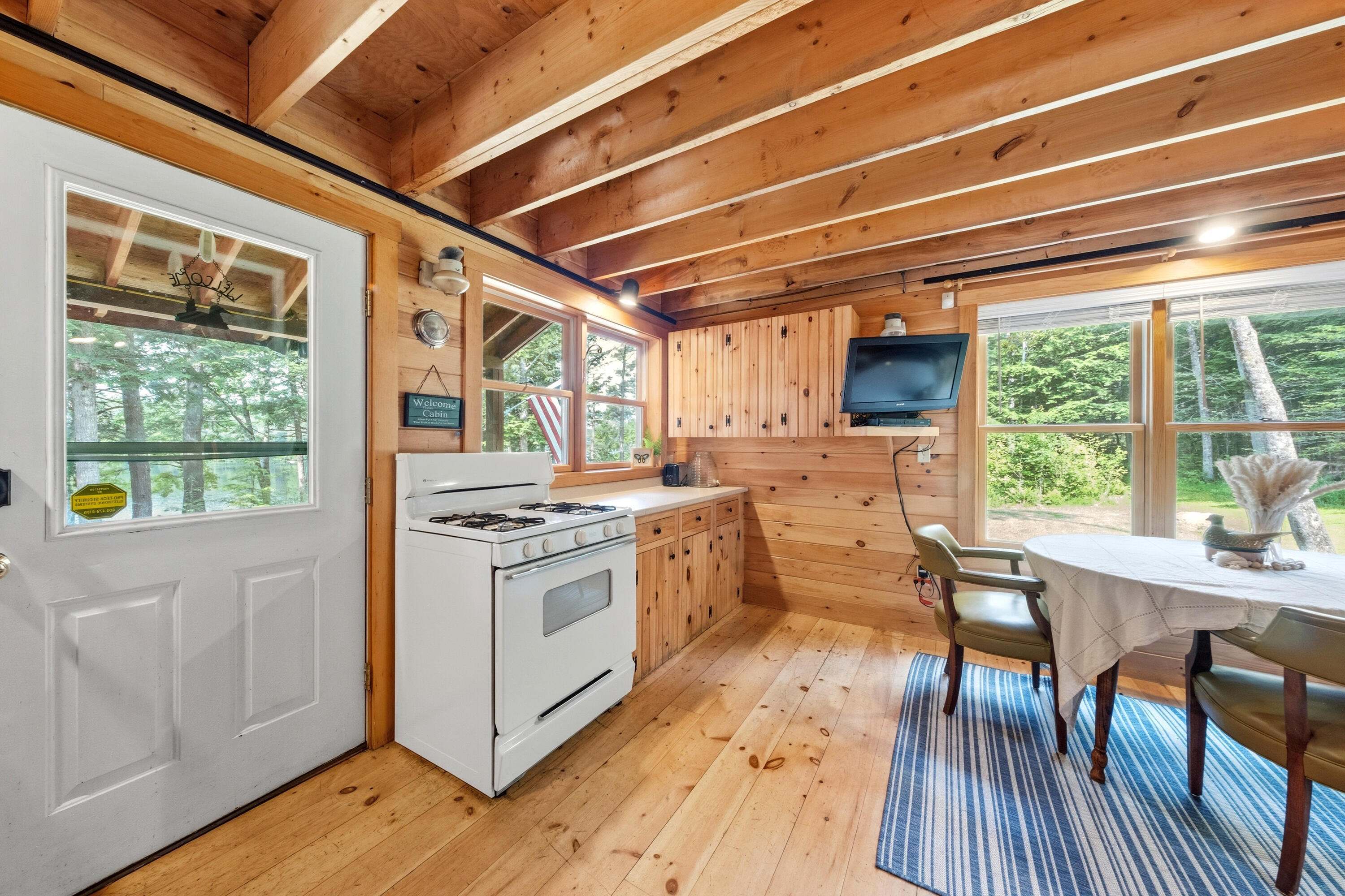 660 Sprague Road Waldoboro, ME 04572 - Photo 15 of 45 Kitchen/dining area