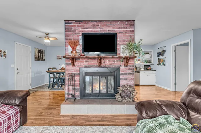 $230,000 | 22502 Sunset Drive, Vassar, KS 66543