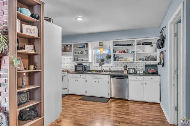 $230,000 | 22502 Sunset Drive, Vassar, KS 66543