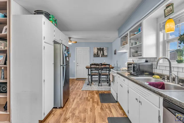 $230,000 | 22502 Sunset Drive, Vassar, KS 66543