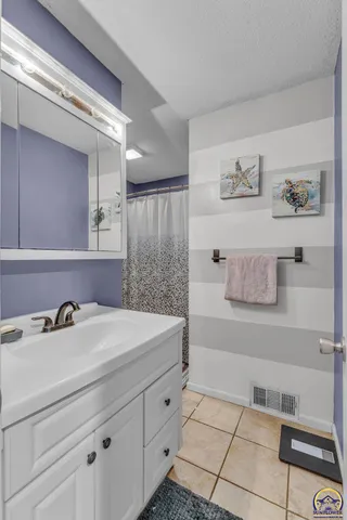 $230,000 | 22502 Sunset Drive, Vassar, KS 66543