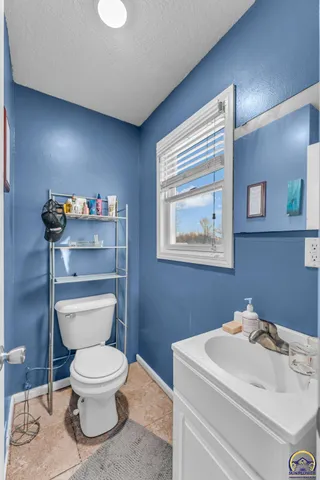 $230,000 | 22502 Sunset Drive, Vassar, KS 66543