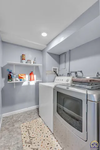 $230,000 | 22502 Sunset Drive, Vassar, KS 66543