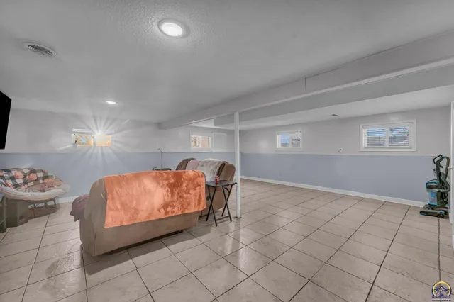 $230,000 | 22502 Sunset Drive, Vassar, KS 66543