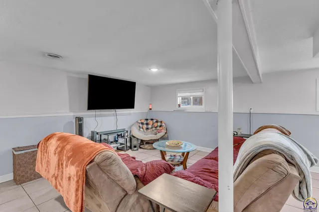 $230,000 | 22502 Sunset Drive, Vassar, KS 66543