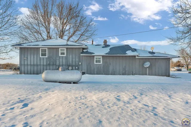 $230,000 | 22502 Sunset Drive, Vassar, KS 66543