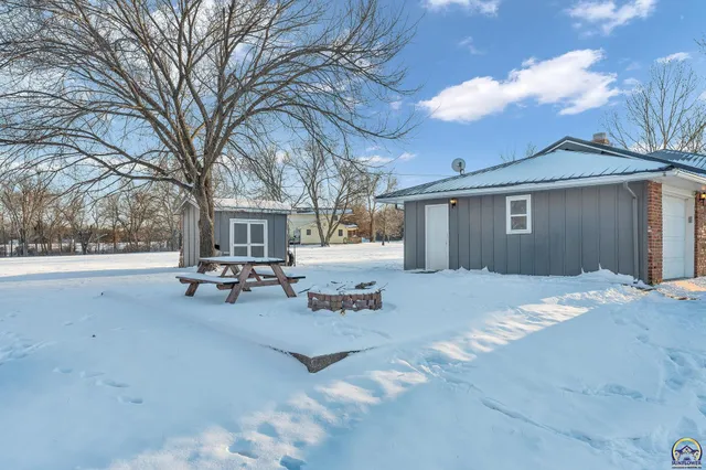 $230,000 | 22502 Sunset Drive, Vassar, KS 66543
